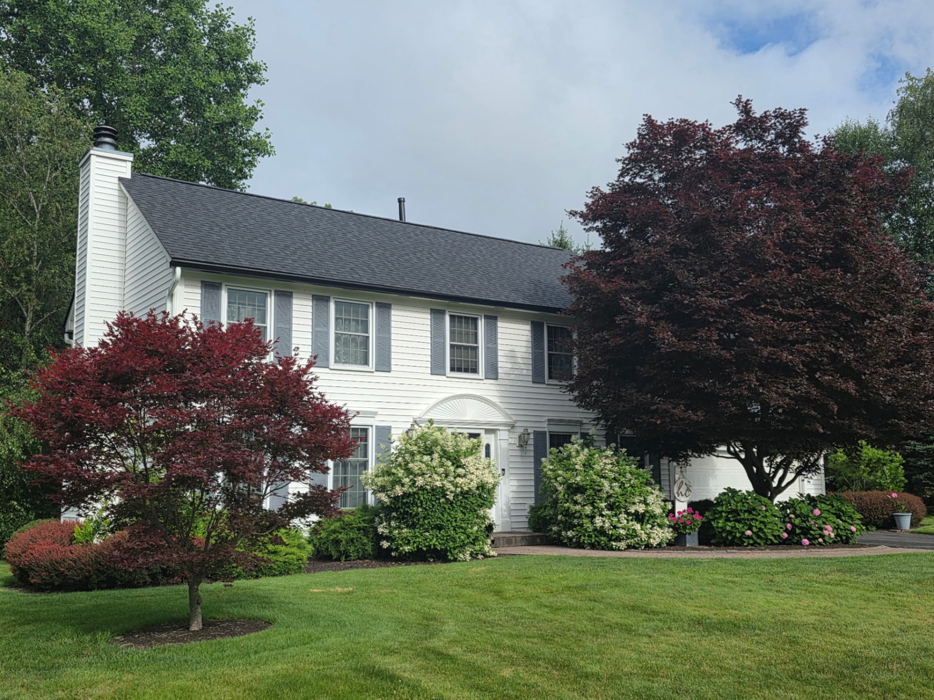 Fresh install — Max Def Moire Black with 6" black seamless gutters & white downspouts
