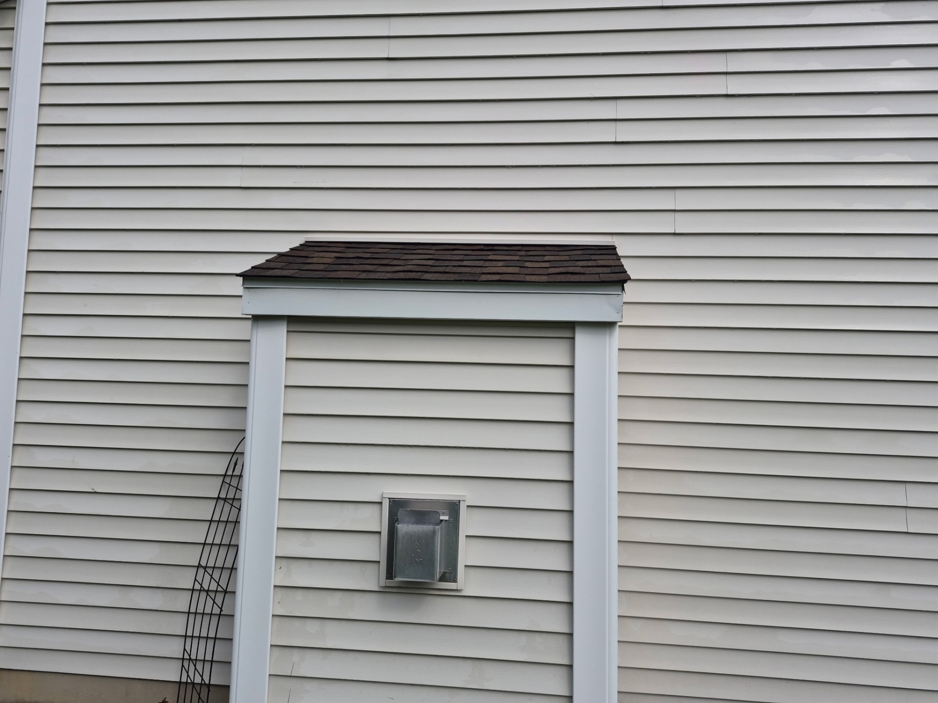 Small bump-out roof detail